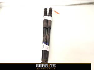 Gebruikte Schokdemper set Dacia Duster (SR) 1.2 TCE 16V Prijs € 74,99 Margeregeling aangeboden door Gerrits Automotive BV