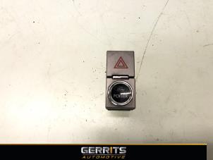 Gebruikte Schakelaar Paniekverlichting Ford Kuga I 2.0 TDCi 16V 163 4x4 Prijs € 19,99 Margeregeling aangeboden door Gerrits Automotive BV