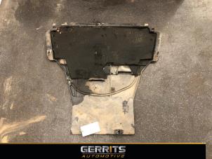 Gebruikte Beschermplaat bodem Renault Megane III Grandtour (KZ) 1.5 dCi 110 Prijs € 49,99 Margeregeling aangeboden door Gerrits Automotive BV