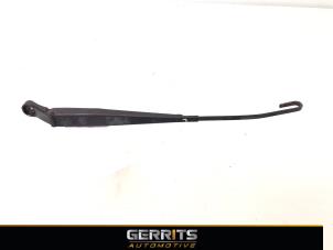 Gebruikte Ruitenwisserarm voor Volkswagen Fox (5Z) 1.2 Prijs € 21,98 Margeregeling aangeboden door Gerrits Automotive BV