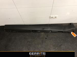 Gebruikte Sideskirt links Ford Kuga I 2.0 TDCi 16V 163 4x4 Prijs € 39,99 Margeregeling aangeboden door Gerrits Automotive BV