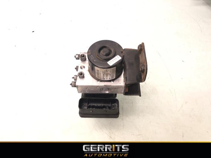 Gebruikte ABS Pomp Renault Twingo II (CN) 1.5 dCi 90 FAP Prijs € 29,99 Margeregeling aangeboden door Gerrits Automotive BV