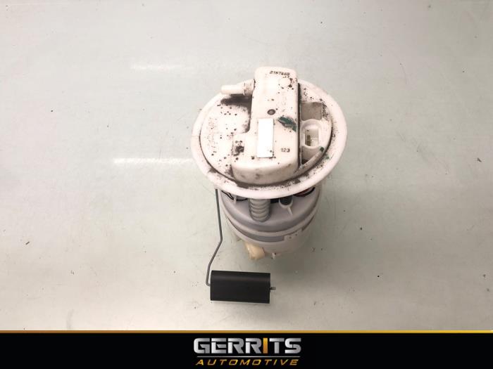 Gebruikte Tank element Pomp Dacia Duster (HS) 1.6 16V Prijs € 49,99 Margeregeling aangeboden door Gerrits Automotive BV