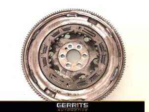 Gebruikte Vliegwiel dubbele massa Volkswagen T-Roc I 1.5 TSI Evo BMT 16V Prijs € 124,99 Margeregeling aangeboden door Gerrits Automotive BV