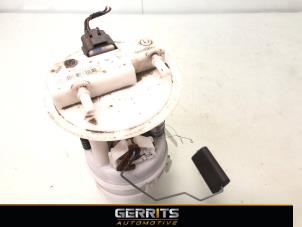 Gebruikte Tank element Pomp Renault Clio IV (5R) 0.9 Energy TCE 90 12V Prijs € 24,99 Margeregeling aangeboden door Gerrits Automotive BV