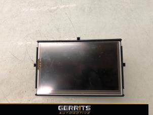 Gebruikte Display Multi Media regelunit Renault Clio IV (5R) 0.9 Energy TCE 90 12V Prijs € 149,99 Margeregeling aangeboden door Gerrits Automotive BV