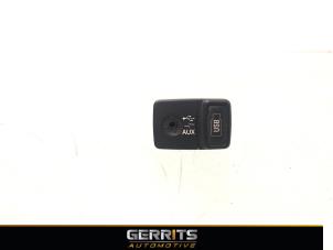 Gebruikte AUX/USB aansluiting Opel Combo 1.3 CDTI 16V ecoFlex Prijs € 24,19 Inclusief btw aangeboden door Gerrits Automotive BV