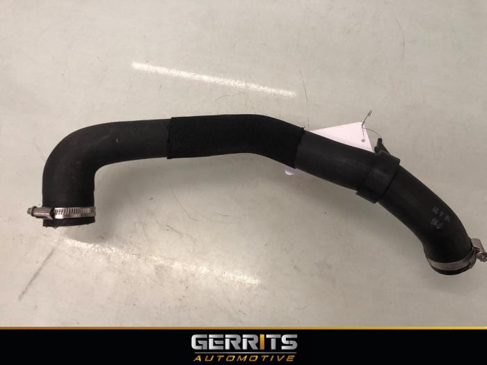 Gebruikte Intercooler Slang Ford Fiesta 7 1.0 EcoBoost 12V 100 Prijs € 49,99 Margeregeling aangeboden door Gerrits Automotive BV