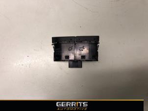 Gebruikte Schakelaar Achteruitverwarming Ford Focus 3 Wagon 1.0 Ti-VCT EcoBoost 12V 125 Prijs € 19,99 Margeregeling aangeboden door Gerrits Automotive BV