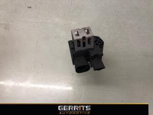 Gebruikte Koelvinweerstand Opel Crossland (X) 1.2 Turbo 12V Prijs € 19,99 Margeregeling aangeboden door Gerrits Automotive BV