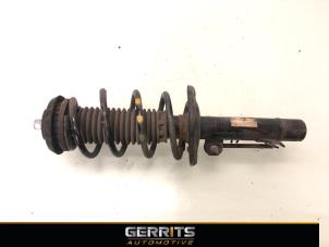 Gebruikte Schokdemperpoot rechts-voor Opel Crossland (X) 1.2 Turbo 12V Prijs € 74,99 Margeregeling aangeboden door Gerrits Automotive BV