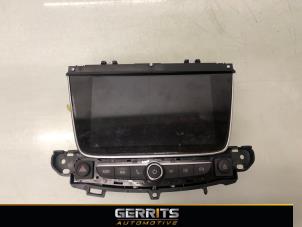 Gebruikte Display Multi Media regelunit Opel Crossland (X) 1.2 Turbo 12V Prijs € 349,99 Margeregeling aangeboden door Gerrits Automotive BV