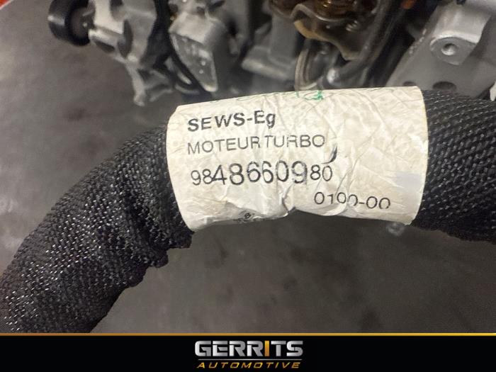 Motor van een Opel Crossland (X) 1.2 Turbo 12V 2023