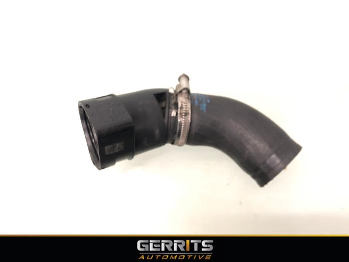 Gebruikte Intercooler Slang Skoda Superb Combi (3V5) 1.6 TDI Prijs € 34,99 Margeregeling aangeboden door Gerrits Automotive BV