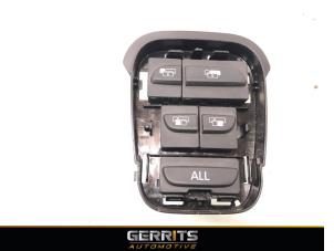 Gebruikte Combischakelaar ramen Renault Grand Scénic IV (RFAR) 1.3 TCE 140 16V Prijs € 199,99 Margeregeling aangeboden door Gerrits Automotive BV