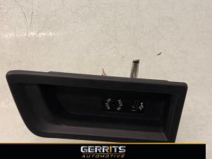 Gebruikte AUX/USB aansluiting BMW 1 serie (F20) 116i 1.6 16V Prijs € 24,99 Margeregeling aangeboden door Gerrits Automotive BV