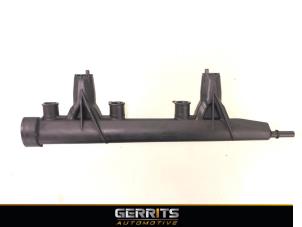 Gebruikte Injector brug Peugeot 208 I (CA/CC/CK/CL) 1.2 Vti 12V PureTech 82 Prijs € 34,99 Margeregeling aangeboden door Gerrits Automotive BV