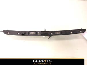 Gebruikte Handgreep Achterklep Citroen C4 Cactus (0B/0P) 1.6 Blue Hdi 100 Prijs € 49,99 Margeregeling aangeboden door Gerrits Automotive BV