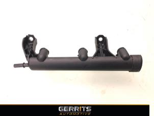 Gebruikte Injector brug Citroen C4 Cactus (0B/0P) 1.2 PureTech 82 12V Prijs € 24,99 Margeregeling aangeboden door Gerrits Automotive BV