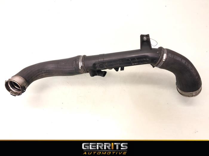 Gebruikte Intercooler Slang Volvo V40 (MV) 2.0 D2 16V Prijs € 49,99 Margeregeling aangeboden door Gerrits Automotive BV