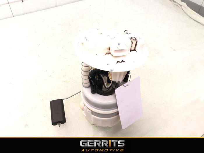 Gebruikte Tank element Pomp Renault Twingo II (CN) 1.2 16V Prijs € 19,99 Margeregeling aangeboden door Gerrits Automotive BV