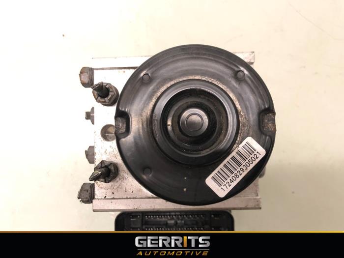 ABS Pomp van een Renault Twingo II (CN) 1.2 16V 2012