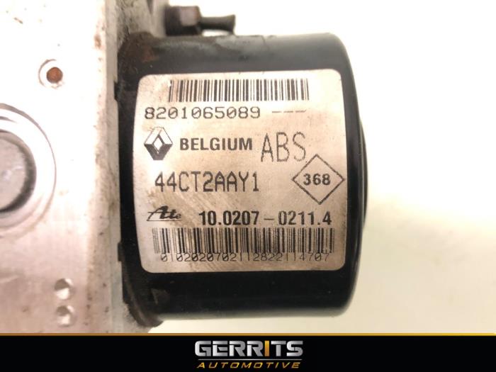 ABS Pomp van een Renault Twingo II (CN) 1.2 16V 2012