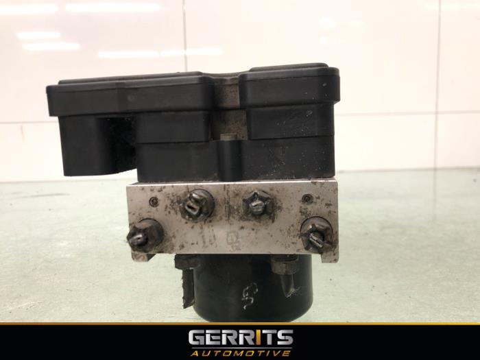 ABS Pomp van een Renault Twingo II (CN) 1.2 16V 2012