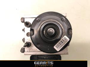 Gebruikte ABS Pomp Renault Twingo II (CN) 1.2 16V Prijs € 24,99 Margeregeling aangeboden door Gerrits Automotive BV