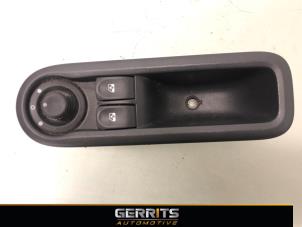 Gebruikte Ruit schakelaar elektrisch Renault Twingo II (CN) 1.2 16V Prijs € 19,99 Margeregeling aangeboden door Gerrits Automotive BV