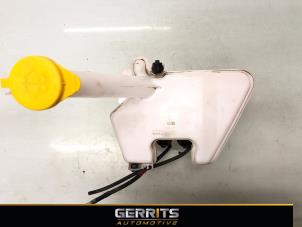 Gebruikte Ruitensproeiertank voor Toyota Yaris III (P13) 1.5 16V Hybrid Prijs € 39,99 Margeregeling aangeboden door Gerrits Automotive BV