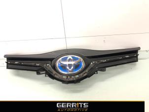 Gebruikte Grille Toyota Yaris III (P13) 1.5 16V Hybrid Prijs € 124,99 Margeregeling aangeboden door Gerrits Automotive BV
