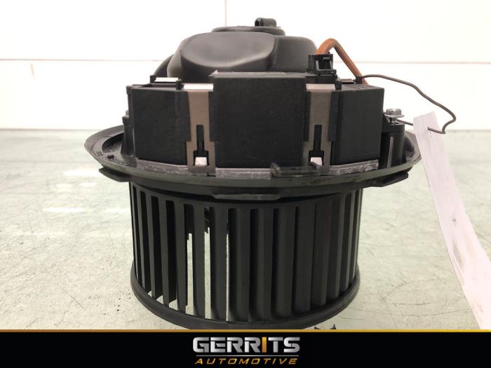 Kachel Ventilatiemotor van een Audi Q3 (8UB/8UG) 1.4 TFSI 16V 2014