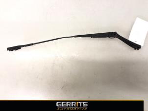 Gebruikte Ruitenwisserarm voor Audi Q3 (8UB/8UG) 1.4 TFSI 16V Prijs € 19,99 Margeregeling aangeboden door Gerrits Automotive BV