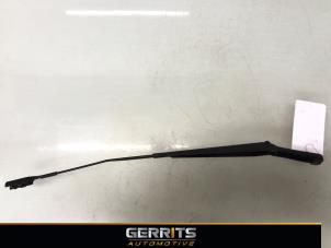 Gebruikte Ruitenwisserarm voor Audi Q3 (8UB/8UG) 1.4 TFSI 16V Prijs € 19,99 Margeregeling aangeboden door Gerrits Automotive BV