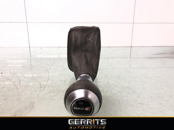 Versnellingspookhoes van een Audi Q3 (8UB/8UG) 1.4 TFSI 16V 2014