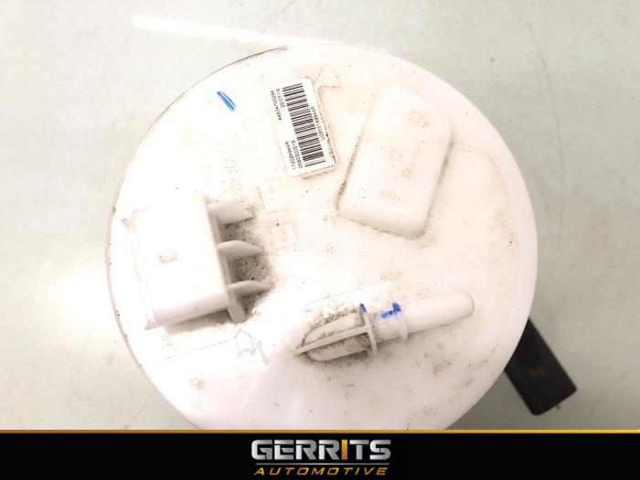 Gebruikte Tank element Pomp Renault Twingo III (AH) 1.0 SCe 75 12V Prijs € 24,99 Margeregeling aangeboden door Gerrits Automotive BV