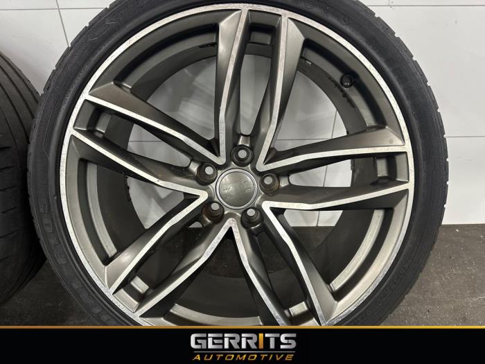 Velgen set + banden van een Audi Q3 (8UB/8UG) 1.4 TFSI 16V 2014