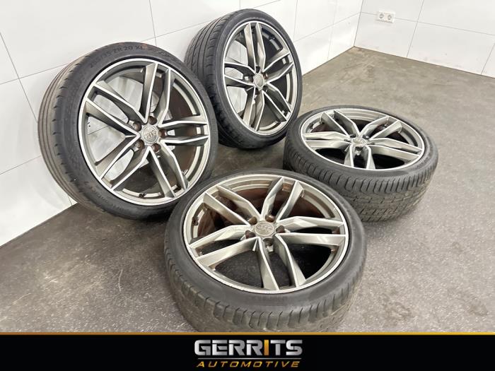 Velgen set + banden van een Audi Q3 (8UB/8UG) 1.4 TFSI 16V 2014