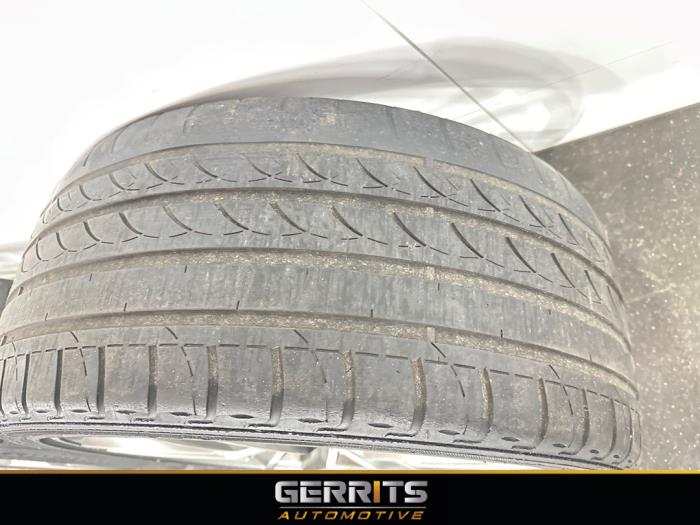 Velgen set + banden van een Audi Q3 (8UB/8UG) 1.4 TFSI 16V 2014