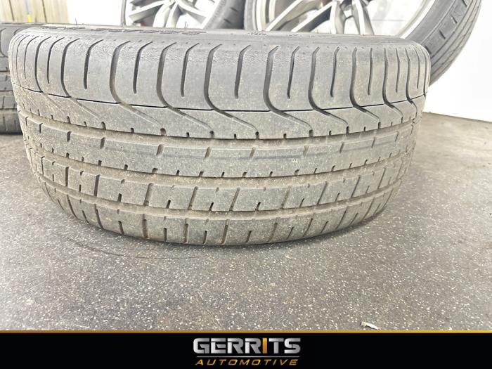 Velgen set + banden van een Audi Q3 (8UB/8UG) 1.4 TFSI 16V 2014