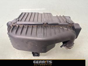 Gebruikte Luchtfilterhuis Peugeot 208 I (CA/CC/CK/CL) 1.2 Vti 12V PureTech 82 Prijs € 24,99 Margeregeling aangeboden door Gerrits Automotive BV