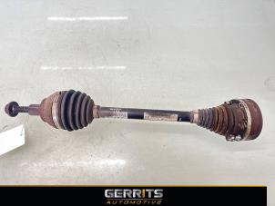Gebruikte Aandrijfas links-voor Volkswagen Golf VI (5K1) 1.4 TSI 122 16V Prijs € 29,99 Margeregeling aangeboden door Gerrits Automotive BV