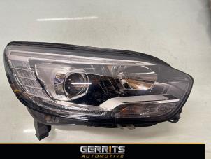 Gebruikte Koplamp rechts Renault Grand Scénic IV (RFAR) 1.3 TCE 140 16V Prijs € 249,99 Margeregeling aangeboden door Gerrits Automotive BV