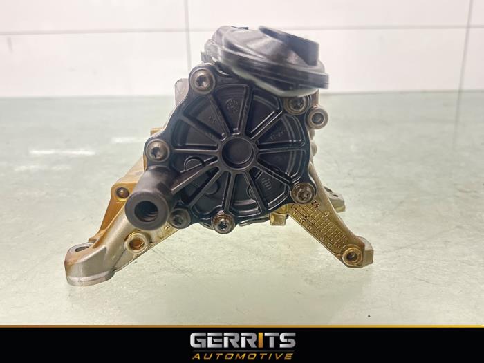 Oliepomp van een BMW 3 serie Touring (F31) 318i 1.5 TwinPower Turbo 12V 2017