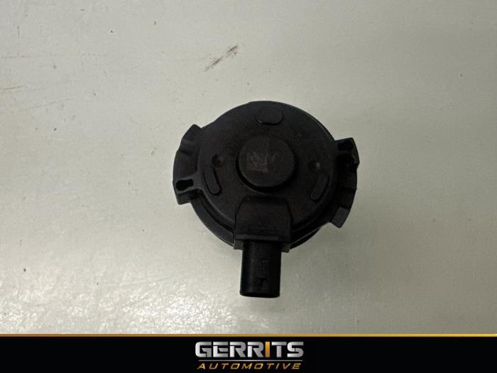 Gebruikte Nokkenas Sensor BMW 3 serie Touring (F31) 318i 1.5 TwinPower Turbo 12V Prijs € 19,99 Margeregeling aangeboden door Gerrits Automotive BV