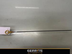 Gebruikte Peilstok Olie Opel Astra K 1.0 Turbo 12V Prijs € 19,99 Margeregeling aangeboden door Gerrits Automotive BV