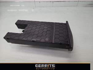 Gebruikte Dashboard klep Renault Master III (EV/HV/UV/VA/VB/VD/VF/VG/VJ) 2.3 dCi 135 16V RWD Prijs € 60,49 Inclusief btw aangeboden door Gerrits Automotive BV