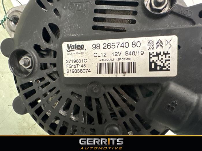 Alternator van een Opel Corsa F (UB/UH/UP) 1.2 12V 75 2021