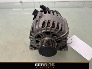 Alternator van een Opel Corsa F (UB/UH/UP) 1.2 12V 75 2021